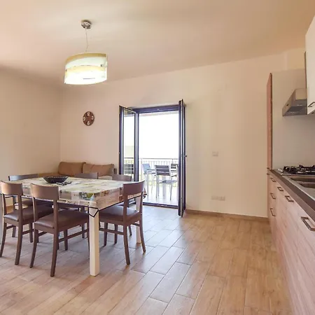 2 Bedroom Nice In Apartmán Castellabate